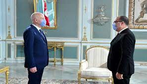 ليلي هي ابنة عم قيس وقد ترعرعا معاً منذ صغرهما حيث كانا يرعيان. Ø®Ù„Ø§Ù Ù‚Ø±Ø·Ø§Ø¬ Ø§Ù„Ù‚ØµØ¨Ø© Ù‡Ù„ ØªØ¹ÙŠØ¯ Ø§Ù„Ù†ÙŠØ±Ø§Ù† Ø§Ù„ØµØ¯ÙŠÙ‚Ø© ØªÙˆÙ†Ø³ Ù„Ø£Ø²Ù…ØªÙ‡Ø§ Ø§Ù„Ø£ÙˆÙ„Ù‰