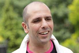 Checco zalone, pseudonimo di luca medici (bari, 3 giugno 1977), è un cabarettista, comico, musicista e attore italiano. Puglia La Pandemia Nell Ironia Di Checco Zalone Il Nuovo Brano E Gia Un Successo