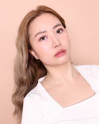 NewJeans Hanni's choice is OLENS Misty Gold Mint 🍁🍁🍁  https://shope.ee/3AhOhgDnnA These lenses are perfect when you want a  natural brown tone but a very dense unicolor print. Unlike most other Olens  lenses