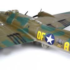 Revell 4297 Boeing B 17f Flying Fortress Memphis Be Aircraft Model 1 48 The Largest Choice With 1001hobbies Com It's may 1943 at a us army air corps base in england.
