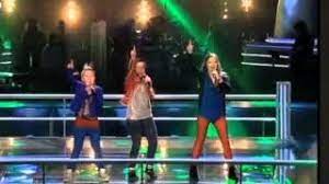 Vandaag staat ze wel op het grote podium én met een grote meneer naast haar: The Voice Kids Battle Emma Jasmijn Hannah Youtube