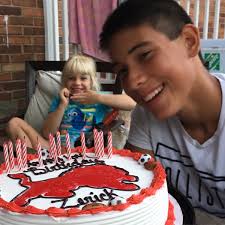 Venae Watts (@VenaeFamilyBiz)