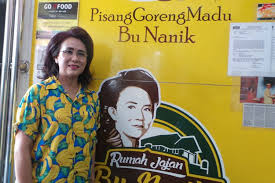 Maybe you would like to learn more about one of these? Anda Penggemar Pisang Goreng Madu Bu Nanik Ini Kisah Suksesnya Halaman All Kompas Com