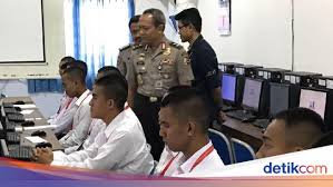Latihan soal yang disusun berdasarkan popularitas terbaru. Putra Kapolda Metro Raih Nilai Terbaik Di Tes Akademik Akpol