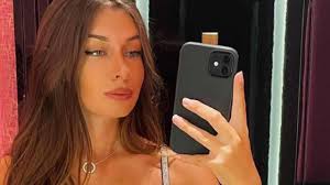Ma ora non parlo: Elisa Esposito fra il corsivo e linsidia delle foto  prese da OnlyFans - Tiscali Spettacoli