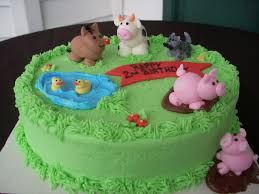 Farm Animal Cake Iced In Butter Cream With Fondant Animals Farm Animal Cakes Fondant Animals Animal Cake
