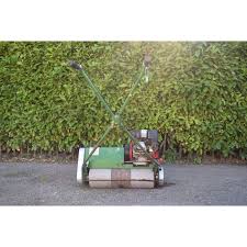 Located in south dennis, ma. Used 2005 Dennis Ft610 9 Blade Cylinder Mower For Sale