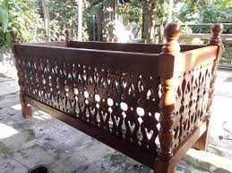 Pagar besi tempa tua sering memiliki dekorasi di bagian atas, termasuk paku, bunga, dan desain. Prasasti Batu Nisan Balikpapan 49 Foto Impresa Locale Soekarno Hatta Balikpapan East Kalimantan Indonesia