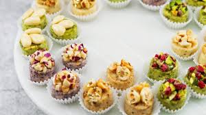 و كل أسرارها حلويات تونسية Nougat Prestige وصفة Youtube En 2020 Recette Gateau Sec Recette Gateau Oriental Gateau Prestige