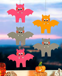 Basteln mit kindern für weihnachten einfach und schnell, diy bastelideen für weihnachten, ostern ,schulkinder, basteln in der schule oder kindergarten. Happy Halloween Fledermaus Bilderketten Basteln Mit Kindern Fensterbilder Basteln Halloween Basteln Ideen Bastel Herbst