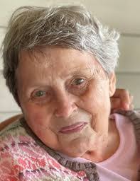 Elizabeth Brummer's Instagram, Twitter & Facebook