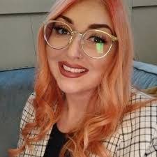 Ashleigh Harper's Instagram, Twitter & Facebook