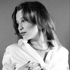 Courtney Melancon's Instagram, Twitter & Facebook