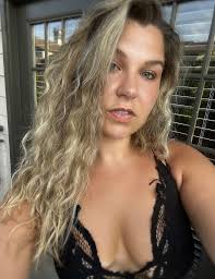 Kendra Nix's Instagram, Twitter & Facebook