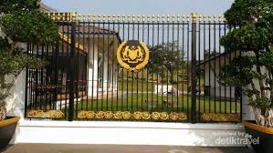 Malaysia rencananya terbentuk dari persekutuan tanah melayu, singapura, sarawak, brunei, dan sabah. Miripnya Istana Negara Malaysia Dan Indonesia