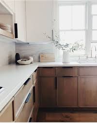 Cozinha Com Gabinetes Em Madeira E Tampao E Frontao Em Marmore Kitchen Interior Kitchen Inspirations Kitchen Remodel