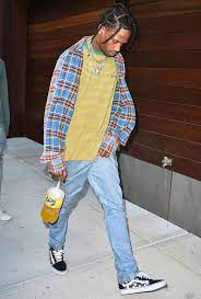 In lieu of the acid greens, crisp whites, and powdery pinks that cycled throughout the show. 15 Ways To Dress Like Streetwear Supremo Travis Scott Yellow Fashion Jeans Denim Cool Travis Scott Outfits Travis Scott Fashion Streetwear Men Outfits