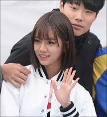 최근 '놀라운 토요일 도레미마켓'에 출연 중인 혜리가 류준열과의 근황을 ▲류준열 혜리(사진=ⓒ온라인커뮤니티). í˜œë¦¬ ë¥˜ì¤€ì—´ ìƒê²¬ë¡€ ì‹œìƒì‹ ì§¤ íŒ©íŠ¸ í™•ì¸
