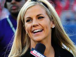 Samantha ponder is an american sportscaster who is the host of sunday nfl countdown on espn. Media Circus Sam Ponder Juggles College Football Motherhood Misogyny Among Hockey Media Sports Illustrated
