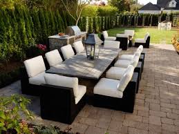 Patio Design Size And Shape Modern Outdoor Patio Patio Design Patio Furniture Layout