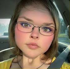 I feel like slapping bipasha....she will never change witch🧙‍♀️😡