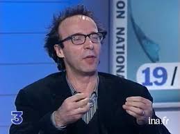 Claude zidi, réalisateur, et claude berri, producteur, ont disposé d'un budget. Europe Des Cultures Roberto Benigni Parle D Asterix Et Obelix Contre Cesar