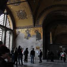 .bell of hagia sophia and sarcophagus of an empress) from hagia sophia church are exhibited. Turkei Wird Die Hagia Sophia Wieder Eine Moschee