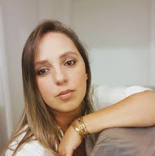 Postei essa foto nos stories e recebi uma mensagem que dizia assim:  “tadinho, tão pequeno na mamadeira.” O conteúdo invasivo da frase me fez  pensar que do mesmo jeito que chegou aqui,