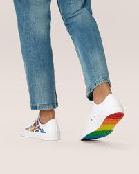 La collezione e la campagna annuale sono guidate dalle storie di cinque allstars lgbtqia+ di tutto il mondo. Pride Collection Celebrate Inclusivity Converse Com