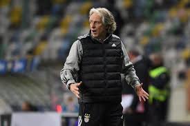 Le 31 janvier 2019, jorge jesus est remplacé à la tête du club saoudien par zoran mamić : The Glorious Eagles Jorge Jesus Returns Behind Bench Against Famalicao