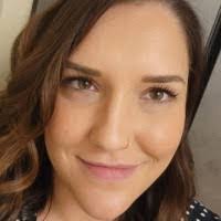 Elizabeth Hensley's Instagram, Twitter & Facebook