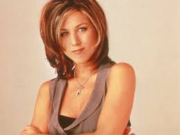 Jennifer aniston galt lange zeit als vorbild für viele frauen, was frisuren betrifft, und sie enttäuscht sie nicht kommt sowohl zu outfits als auch zu frisuren. Jennifer Aniston Ihre Legendare Rachel Frisur Ist Wieder Trend Und So Tragt Man Sie 2021 Vogue Germany