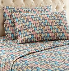 But just because they're soft (and relatively inexpensive), doesn't mean they're not durable: Cat Printed Pattern Micro Flannel Sheet Set