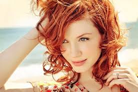 I capelli rossi naturali solitamente corrispondono ad un fototipo con occhi verdi o celesti con punte calde, pelle molto chiara con sottotono rosa e lentiggini. Come Curare I Capelli Rossi Naturali In Modo Naturale