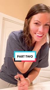 Deanna Foy's Instagram, Twitter & Facebook