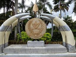 Sebagai panduan, berikut adalah cara menanam pokok palma atau pokok naungan yang dah besar; Landskap Diraja Yang Terletak Di Warisan Melayu Pahang Facebook