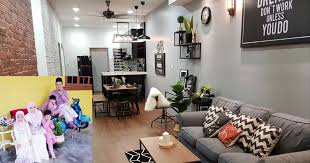 Warna dinding rumah dan perhiasan memainkan peranan yang sangat penting dalam menjadikan rumah lebih nampak eksklusif. Jom Tengok Pelbagai Gambaran Bagi Hiasan Ruang Tamu Rumah Kampung Deko Rumah