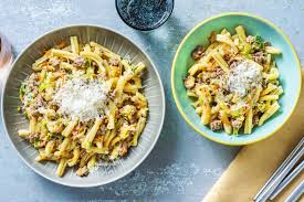 Strozzapreti Pasta Mit Heller Bolognese Rezept Hellofresh Rezept Rezepte Essen Kochen Rezeptideen