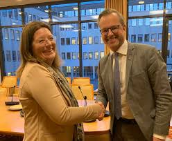 For the government, it is important that the opportunities of digital transformation are harnessed while the risks are managed. Centerpartiet Vasteras Nar Inrikesminister Mikael Damberg S Var Pa Besok Idag Passade Vicki Skure Eriksson Pa Att Skicka Med En Onskan Om Mer Pengar Till Kommunerna Men Farre Riktade Statsbidrag Mer Stod