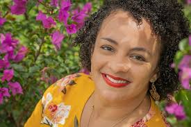 Izabel Nascimento realiza Recital Poético “Quero Paz e Poesia”