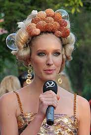 Не стала исключением и беременная катерина осадчая. Kartinki Po Zaprosu Shlyapki Kati Osadchej Foto Fashion Crown Jewelry Jewelry