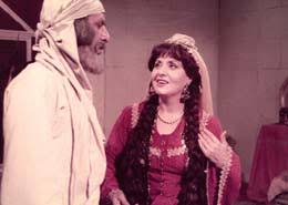 تحتفل اليوم الفنانة الكبيرة ليلي طاهر بعيد ميلادها حيث ولدت في مثل هذا اليوم من عام 1939، فهي واحدة من جميلات الزمن الجميل، وعلي الرغم من إنها لم تحظَ في أغلب أعمالها على البطولة المطلقة، لكنها استطاعت أن تترك بصمة في. Ø´Ø±ÙˆÙŠØª Ø¹Ø´Ù‚Øª Ø§Ù„Ø³ÙŠÙ†Ù…Ø§ ÙØµØ§Ø±Øª Ù„ÙŠÙ„Ù‰ Ø·Ø§Ù‡Ø± Ø¯ÙˆÙ† ØªÙ†Ø§Ø²Ù„Ø§Øª ÙÙƒØ± ÙˆÙÙ† Ø§Ù„Ø¨ÙŠØ§Ù†