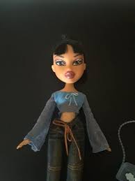 Bratz Doll Jade Hair Excellent Still In Bun As It Came Like New Shoes And Comb Mga Entertainment Purse Included Bratz Girls Bratz Doll Bratz Doll Outfits