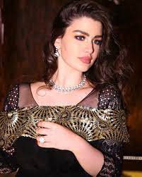 rawan bin hussain curvy girl fashion beautiful celebrities beatiful woman