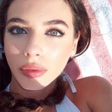 Paula Badillo (@Paulabadillo99)