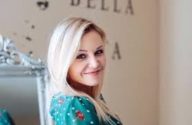 Ám adriennél váratlan egészségügyi problémák adódtak. Edvin Marton Felesege Bikiniben Mutatta Meg Milyen Formaban Van Propeller