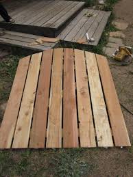 Eigentlich müsste die diagonalstrebe vom schloss (links oben) zum scharnier (rechts. Gartentor Aus Holz Tipps Zur Planung Und Bauanleitung