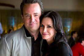 1,342,063 likes · 559 talking about this. Monika I Chendler Snova Vmeste Sovmestnoe Foto Kortni Koks I Mettyu Perri Privelo V Vostorg Poklonnikov