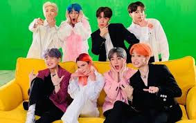 Pastikan kalian semua siap untuk itu, percaya pada saya, tambah warganet lainnya. Ternyata Ini Alasan Halsey Tak Tatap Mata Jimin Bts Saat Syuting Mv Boy With Luv