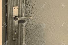 Bouton poignée de porte ancien en métal type laiton fonte ? Poignee De Porte Ancienne Argent Sur Les Portes En Bois Et En Verre Banque D Images Et Photos Libres De Droits Image 31213876